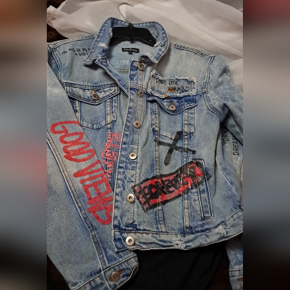 Dolce Vita Womens Grafitti Jean Jacket. Size Large